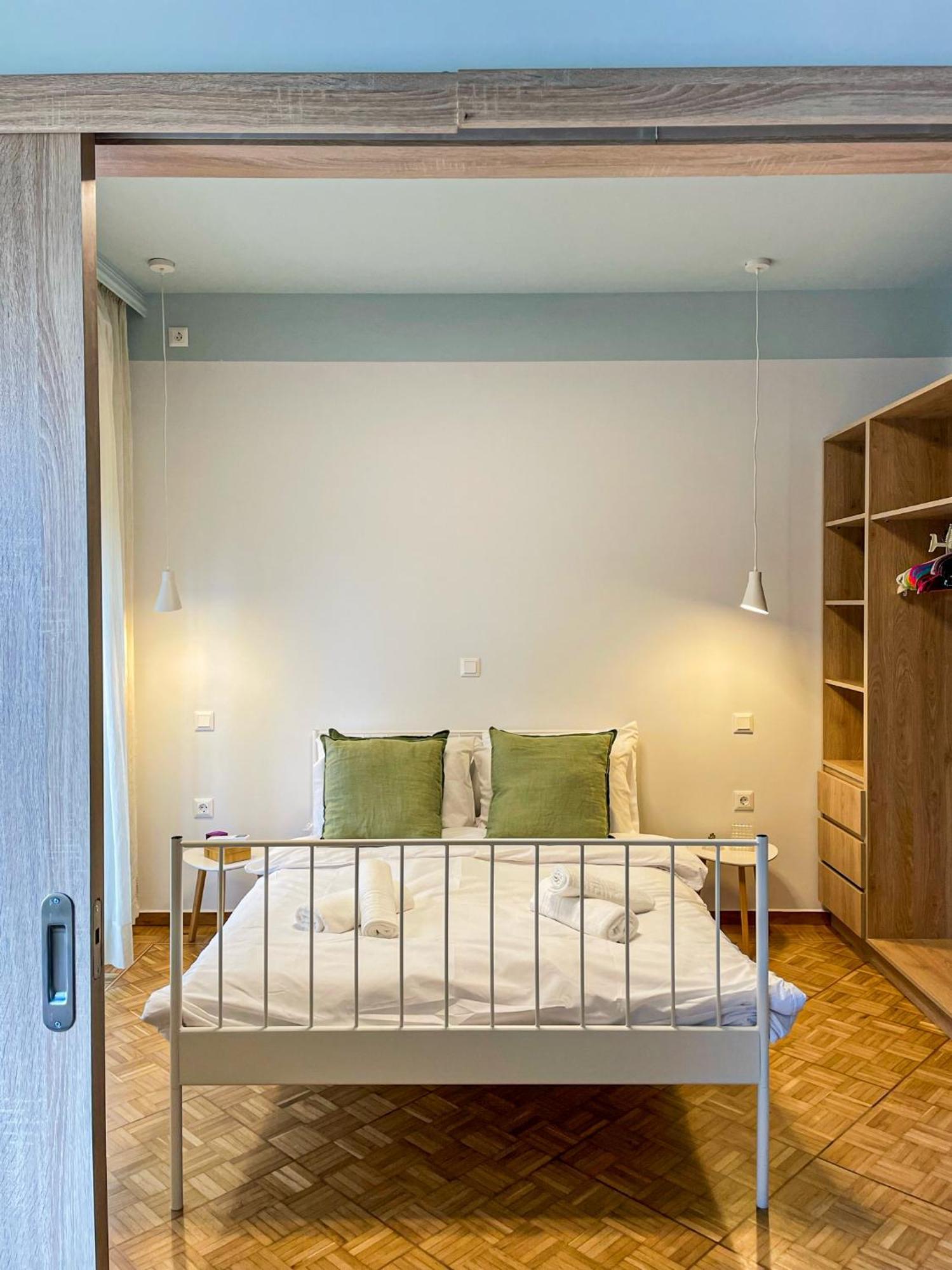 Apartment Near Metro + Port Pireusz Kültér fotó