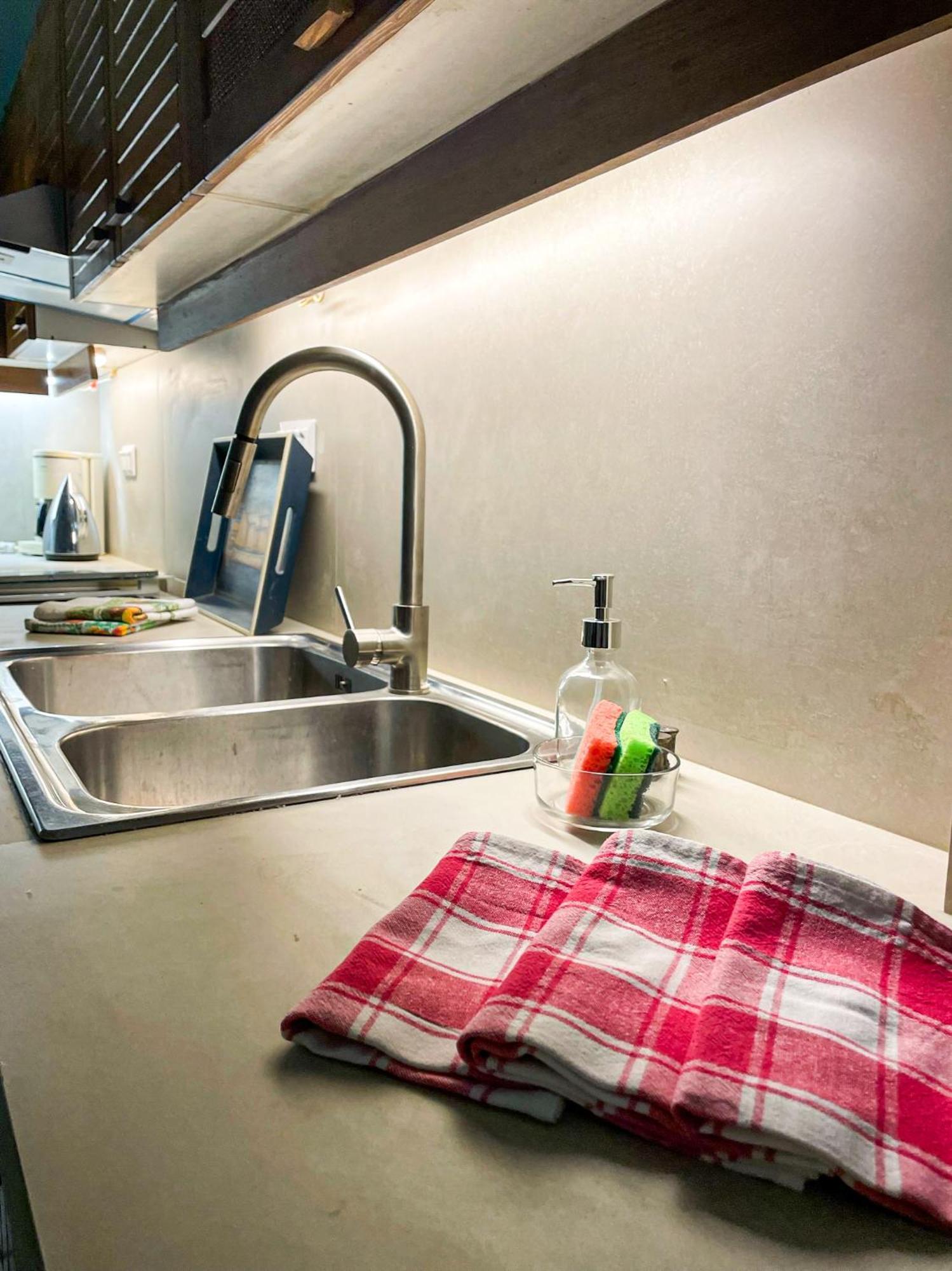 Apartment Near Metro + Port Pireusz Kültér fotó